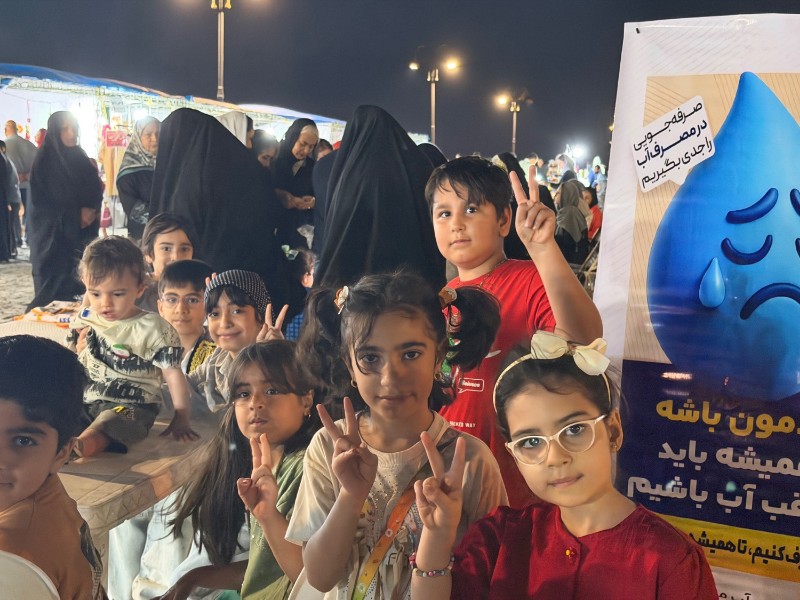 برگزاری ایستگاه نقاشی با محوریت صرفه‌جویی در مصرف آب همزمان با روز ملی خلیج فارس در ساحل بوشهر